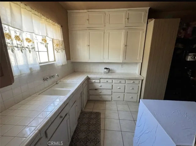 4305 San Pedro, Los Angeles, California 90011