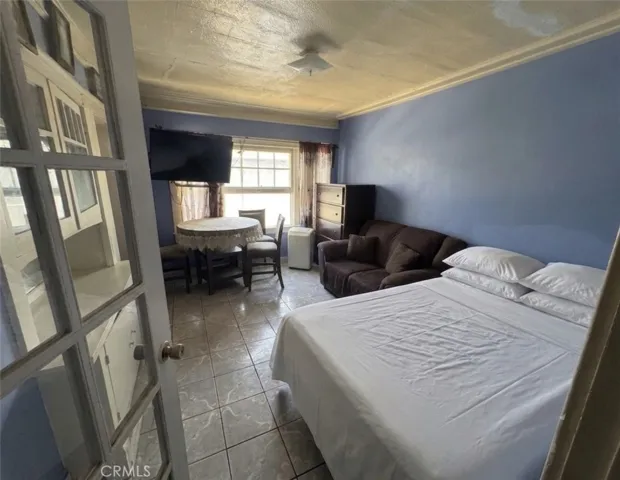 4305 San Pedro, Los Angeles, California 90011