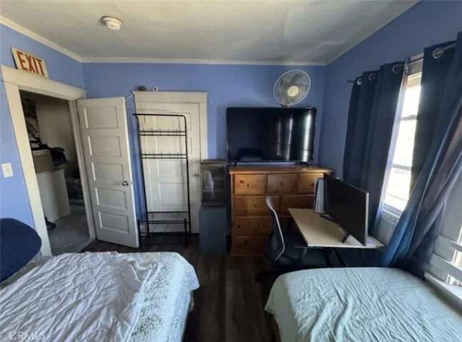 4305 San Pedro, Los Angeles, California 90011
