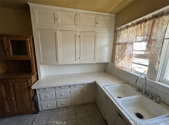 4305 San Pedro, Los Angeles, California 90011