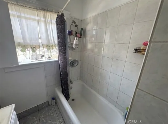 4305 San Pedro, Los Angeles, California 90011