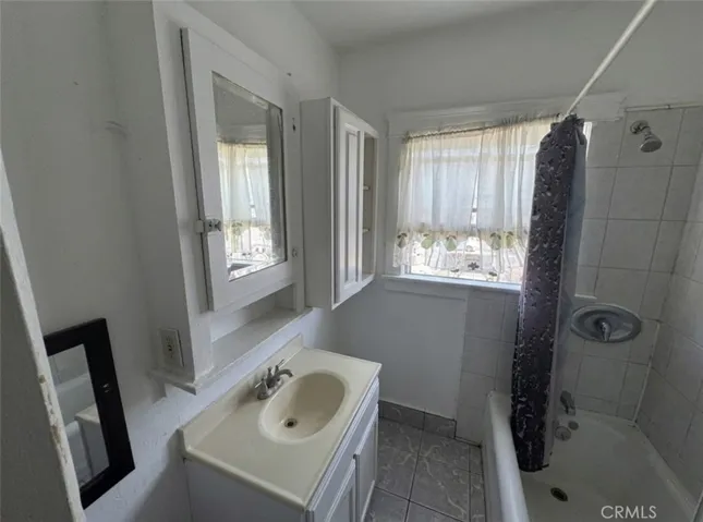 4305 San Pedro, Los Angeles, California 90011