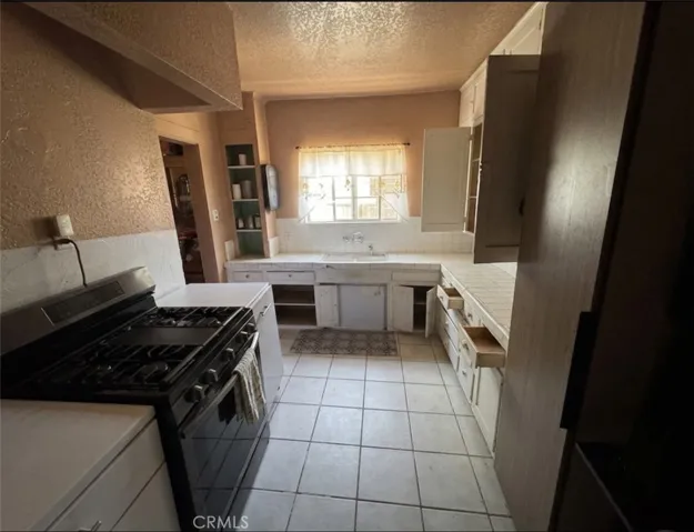 4305 San Pedro, Los Angeles, California 90011