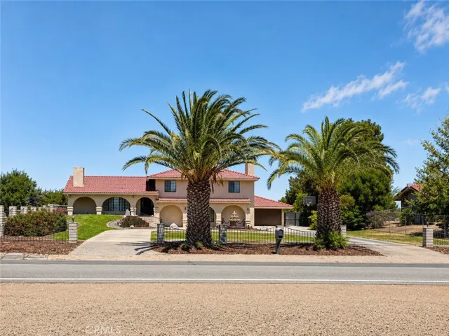 16810 Danbury, Hesperia, California 92345