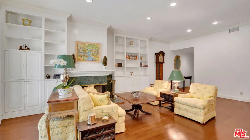Light-filled living room showc
