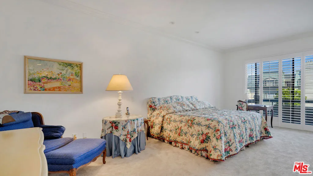 Spacious primary suite offers