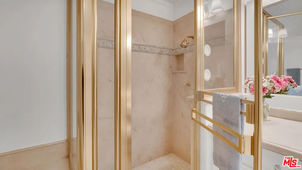 Separate walk-in shower finish
