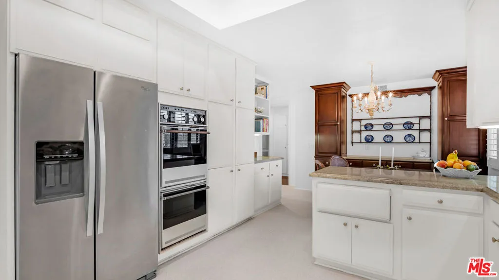 Spacious kitchen featuring ext