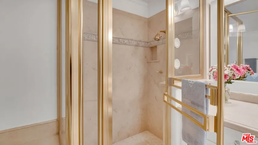 Separate walk-in shower finish