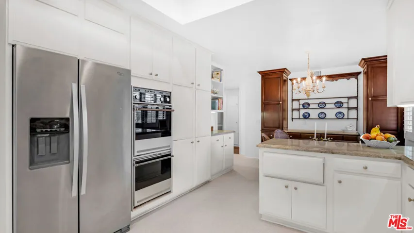Spacious kitchen featuring ext