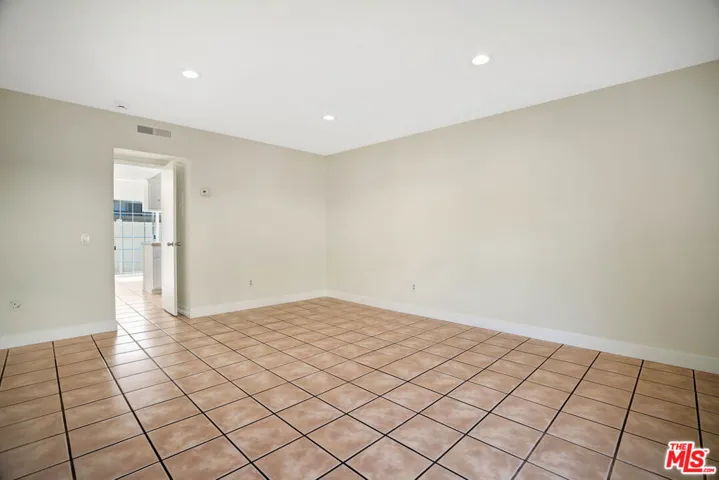 10065 De Soto Avenue 304, Chatsworth, California 91311 — photo 4