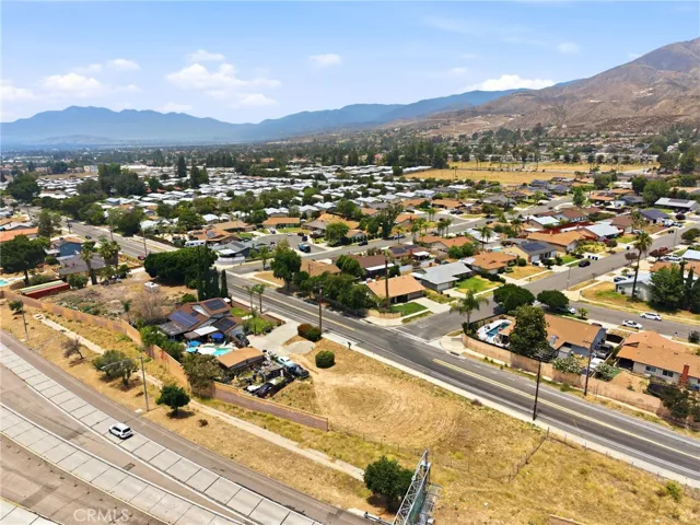 6677 La Praix Street, Highland, California 92346