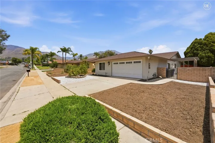 6677 La Praix Street, Highland, California 92346
