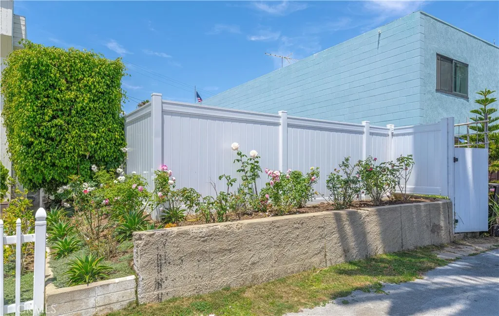 305 17th, Huntington Beach, California 92648 — photo 4