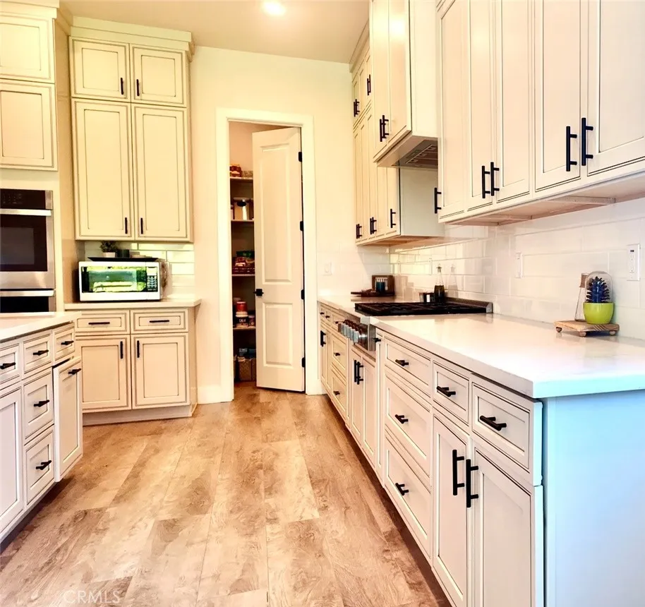 Kitchen to Pantry door