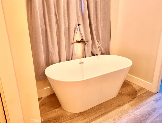 Primary soaking tub