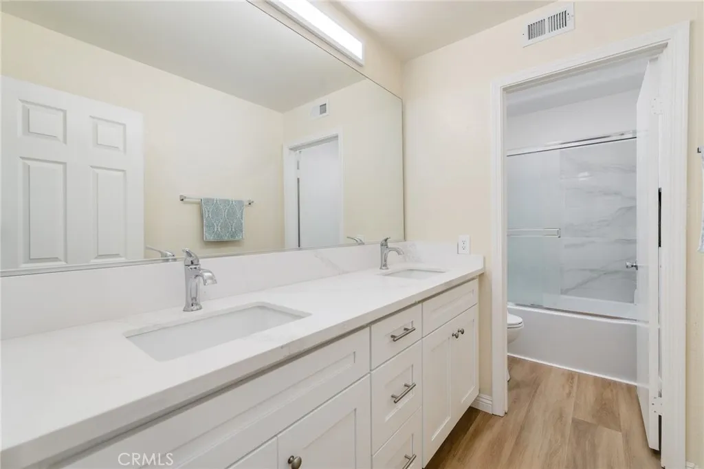 2nd floor bathroom
