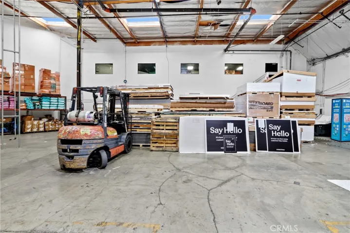 Warehouse space, less than 10k sf available