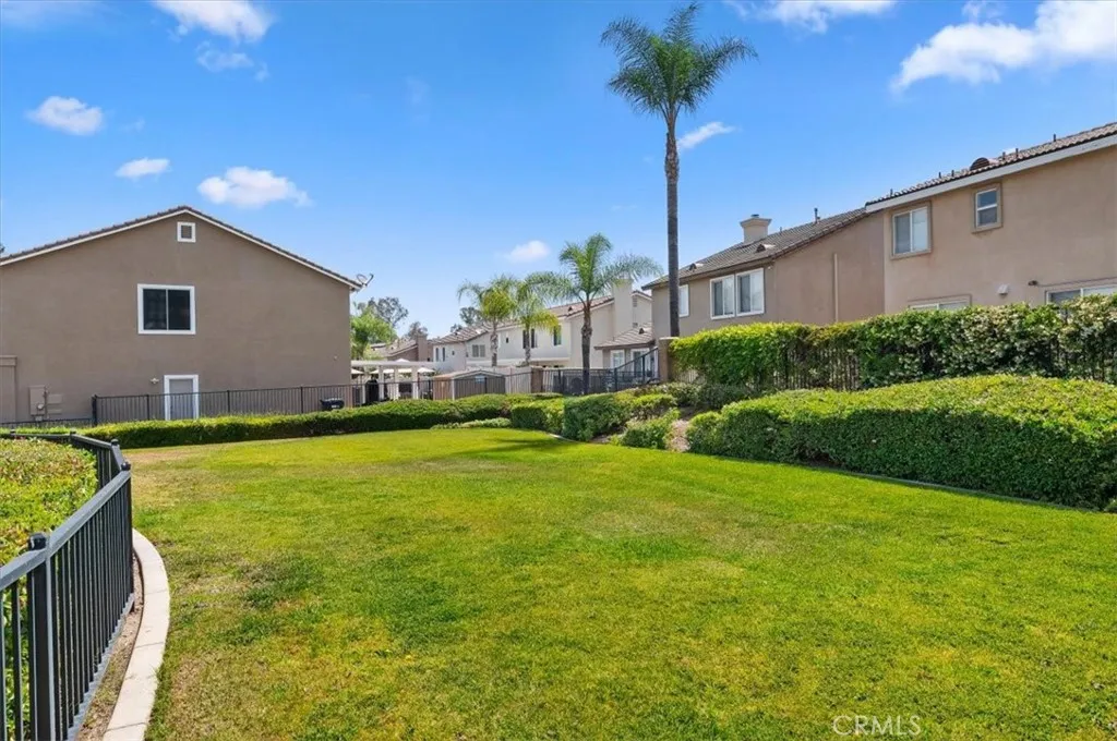 Greenbelt next to house