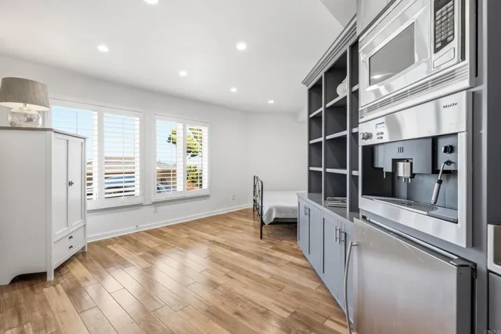 1641 Crespo Drive, La Jolla, California 92037