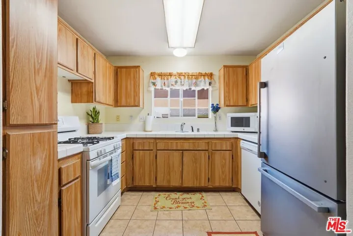 1050 Harbor Heights Drive C, Harbor City, California 90710 — photo 4