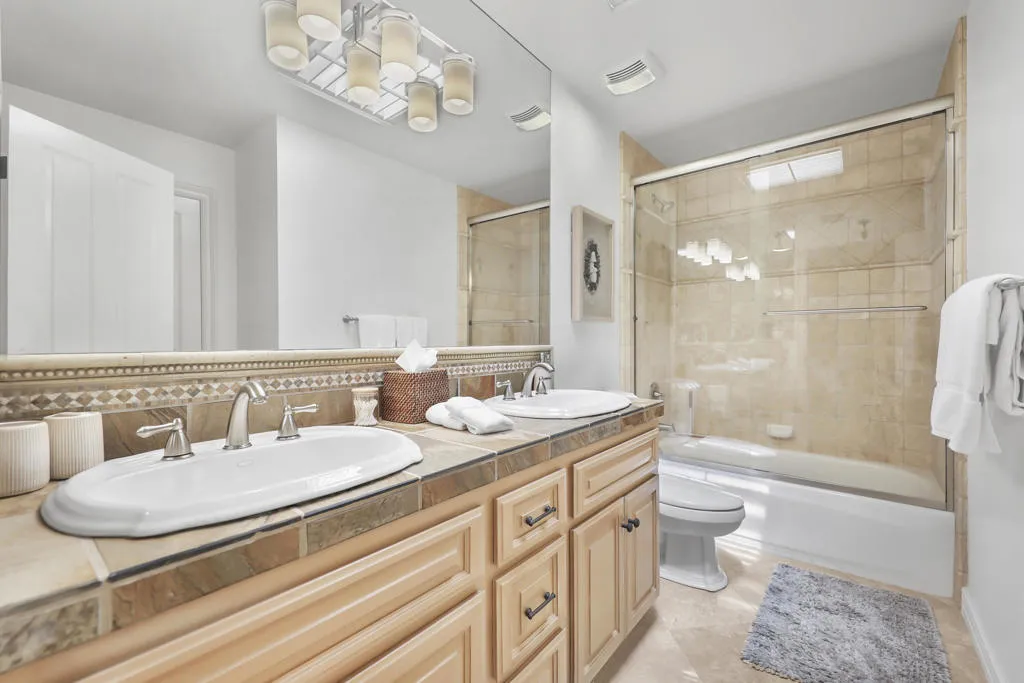 MAIN BATHROOM