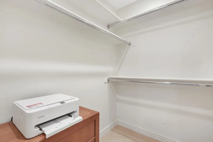 GUEST WALK-IN CLOSET