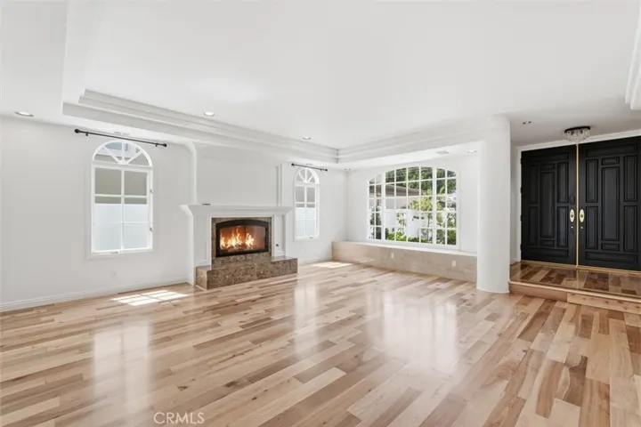 Foyer/Living Room