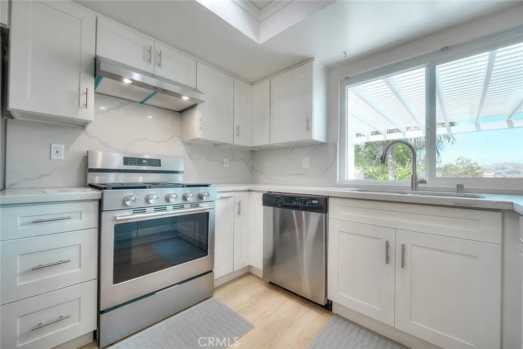 New gas range, quartz backsplash
