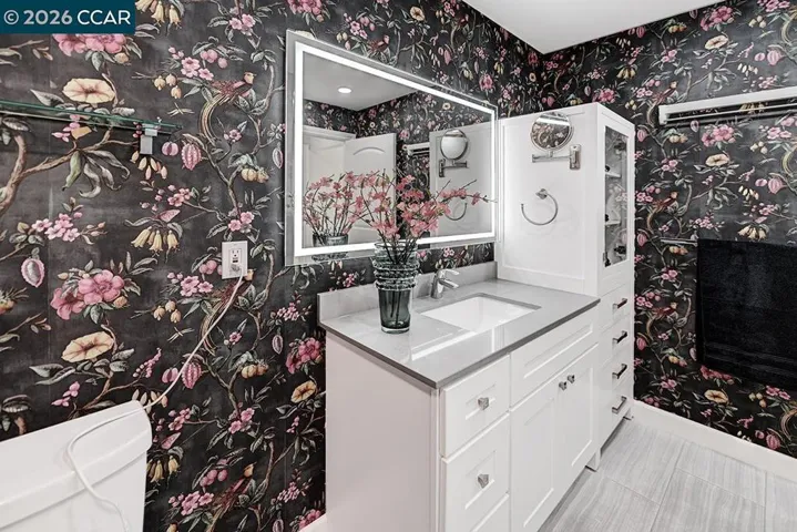 Primary bath with linen closet