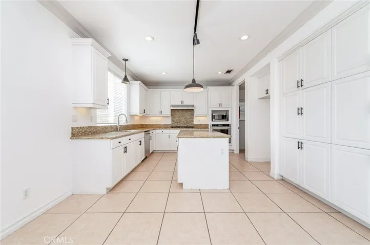 6915 Cedar Creek, Eastvale, California 92880