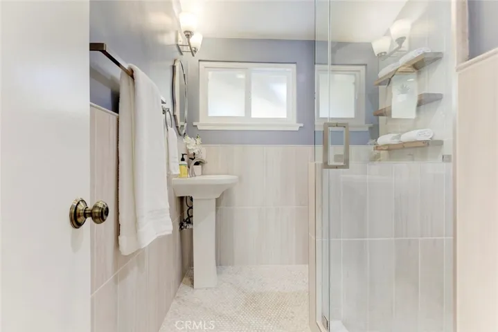 341 Cumberland Road, Glendale, California 91202
