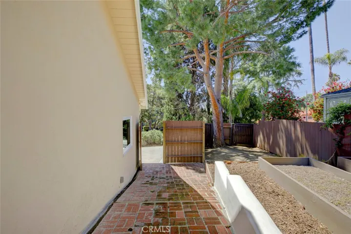 341 Cumberland Road, Glendale, California 91202