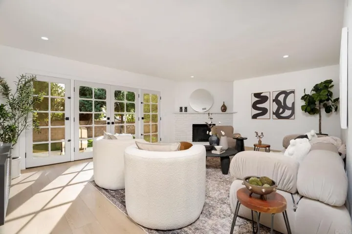 18438 Los Alimos St, Northridge, California 91326