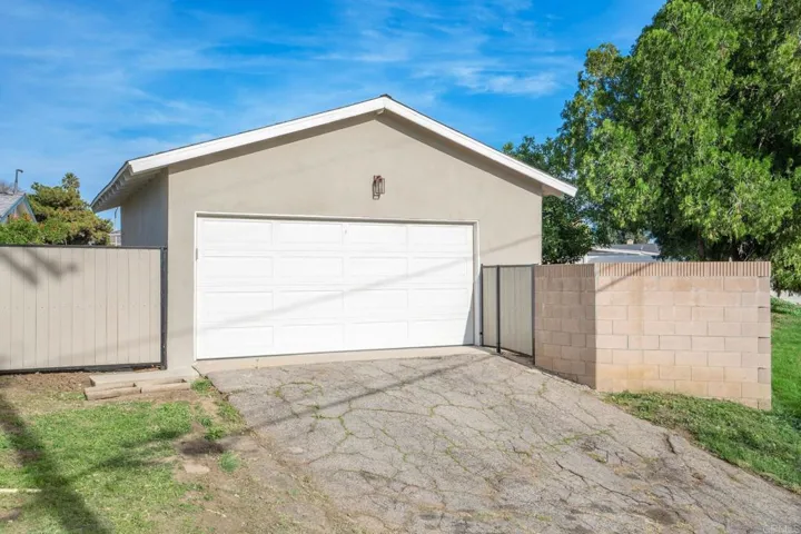 18438 Los Alimos St, Northridge, California 91326