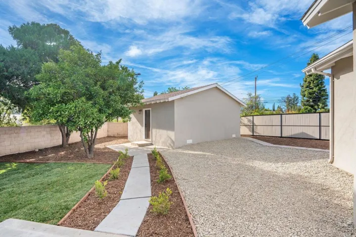 18438 Los Alimos St, Northridge, California 91326