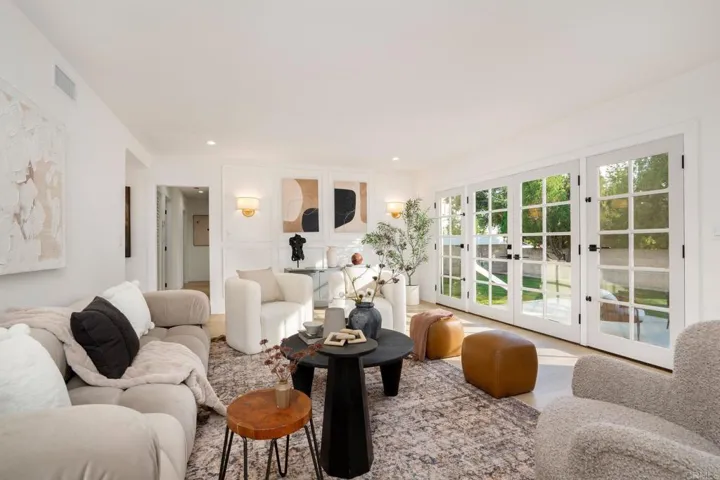 18438 Los Alimos St, Northridge, California 91326
