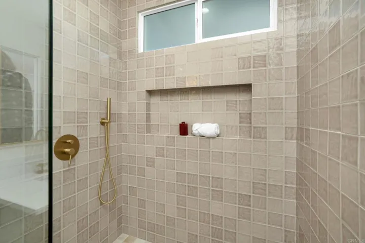 18438 Los Alimos St, Northridge, California 91326