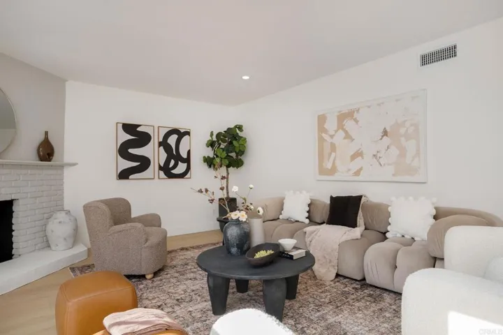 18438 Los Alimos St, Northridge, California 91326