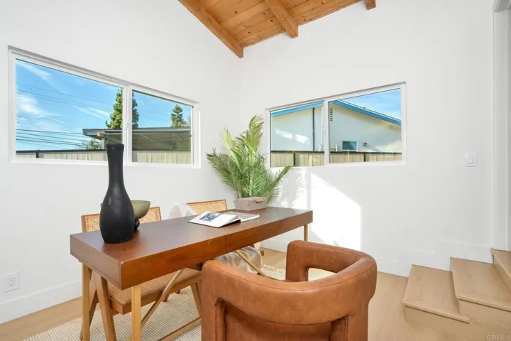 18438 Los Alimos St, Northridge, California 91326