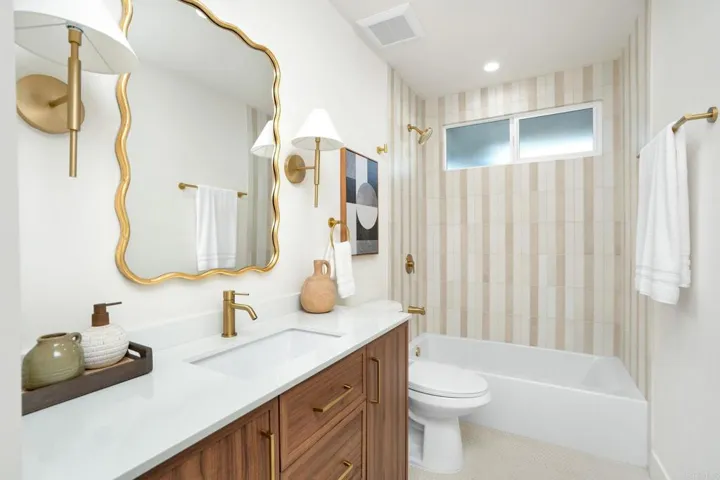 18438 Los Alimos St, Northridge, California 91326