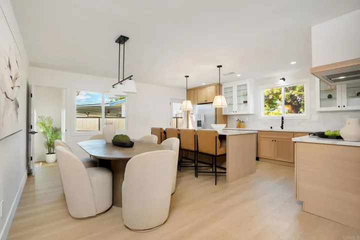 18438 Los Alimos St, Northridge, California 91326