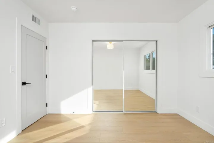 18438 Los Alimos St, Northridge, California 91326