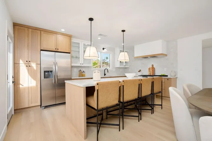 18438 Los Alimos St, Northridge, California 91326