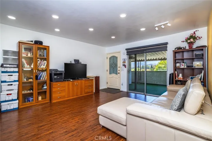 19716 Avenue Of The Oaks, Newhall, California 91321 — photo 5