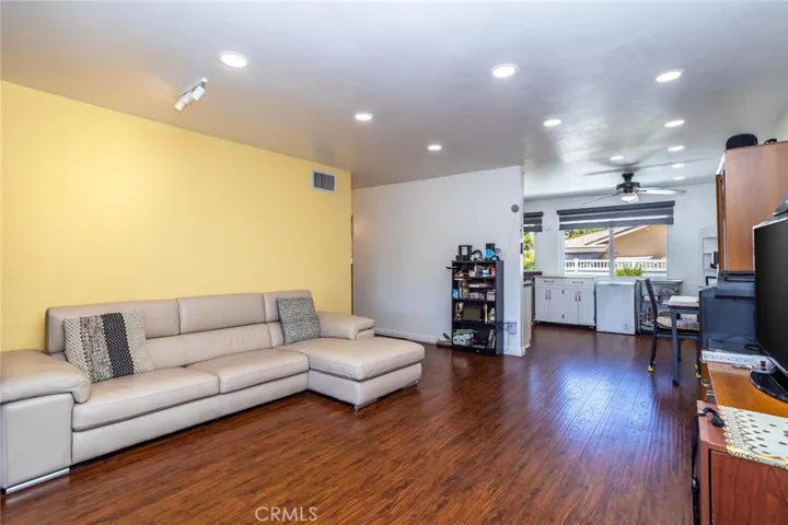 19716 Avenue Of The Oaks, Newhall, California 91321