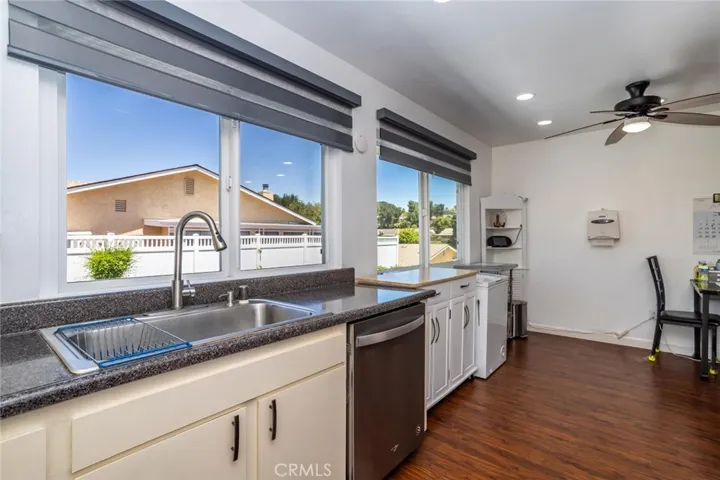 19716 Avenue Of The Oaks, Newhall, California 91321