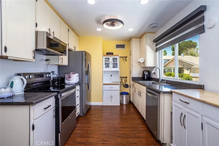 19716 Avenue Of The Oaks, Newhall, California 91321