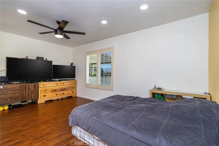 19716 Avenue Of The Oaks, Newhall, California 91321