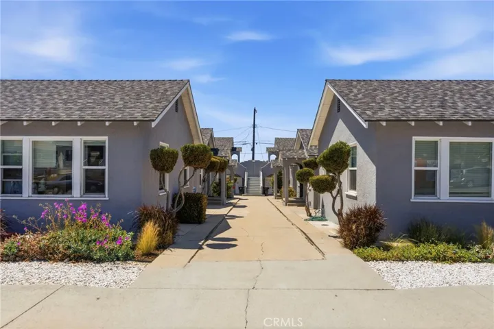 8 bungalow style units in up and coming San Pedro
